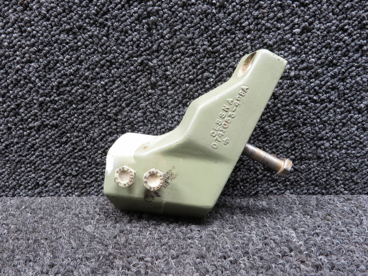 0741053-2 Cessna C-182S Axle Fitting Assembly RH (Core)