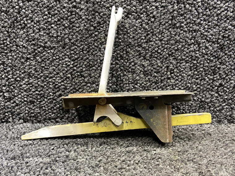 22641-003, 44424-000 Piper PA31-325 Nacelle Locker Door Handle Assembly