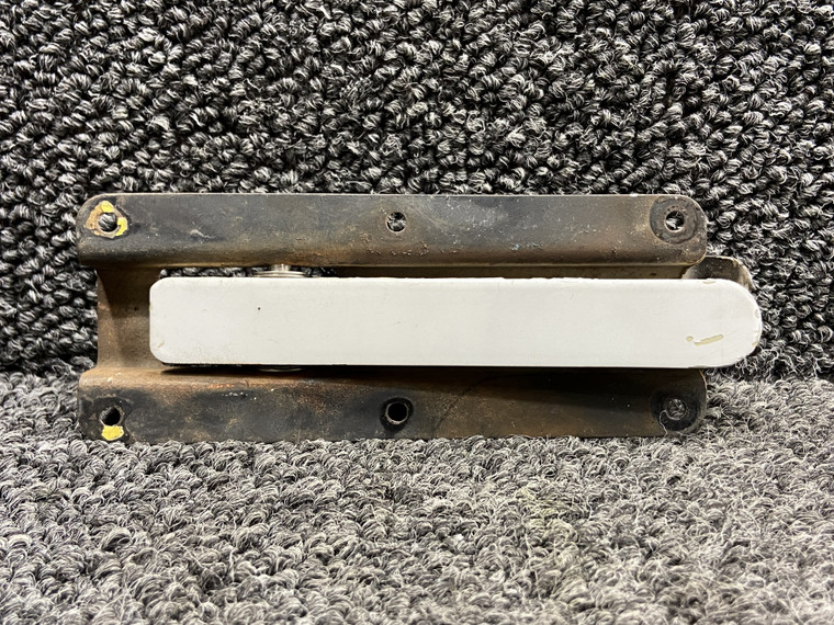 22641-002, 30580-000 Piper PA31 Forward Baggage Door Latch Assembly