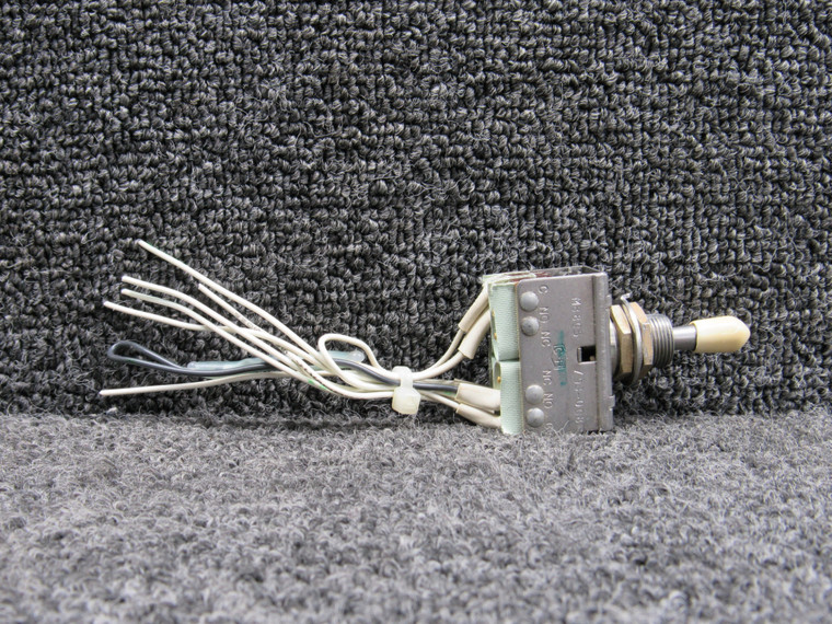 M8805-93-008 (Alt: A3-200-01) Cutler-Hammer Toggle Switch