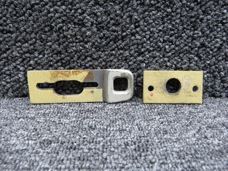 101286-009, 101286-006 Piper PA46-350P Cabin Door Aft Latch Plate