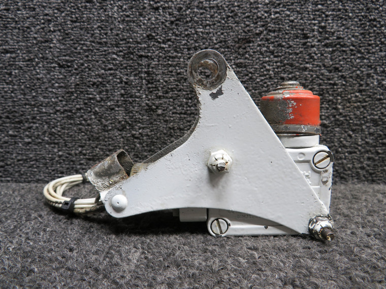 2VB1, 0842000-74 Cessna 310Q Nose Landing Gear Micro Switch with Bracket
