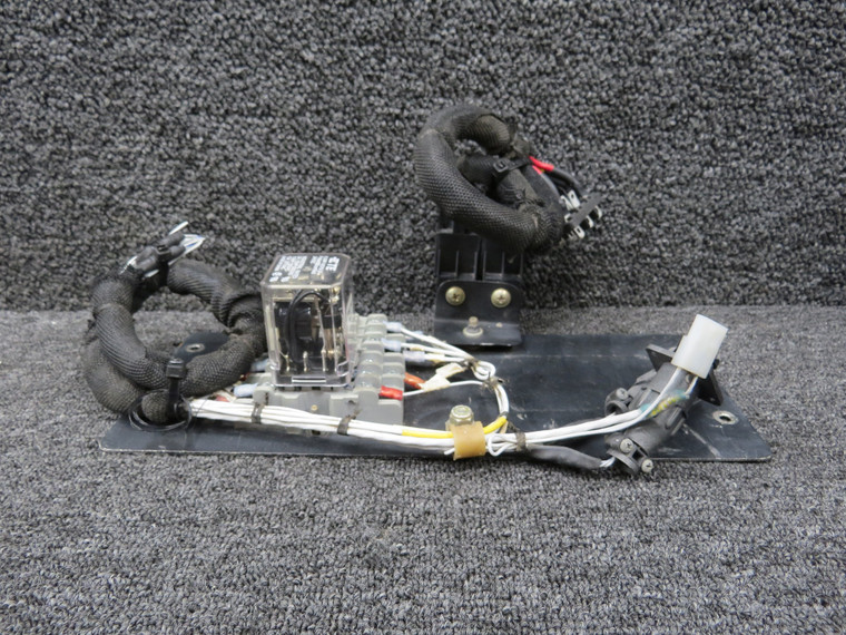 27E121, KUMP-14D14-28 Tyco Relay Socket with Relay and Bracket