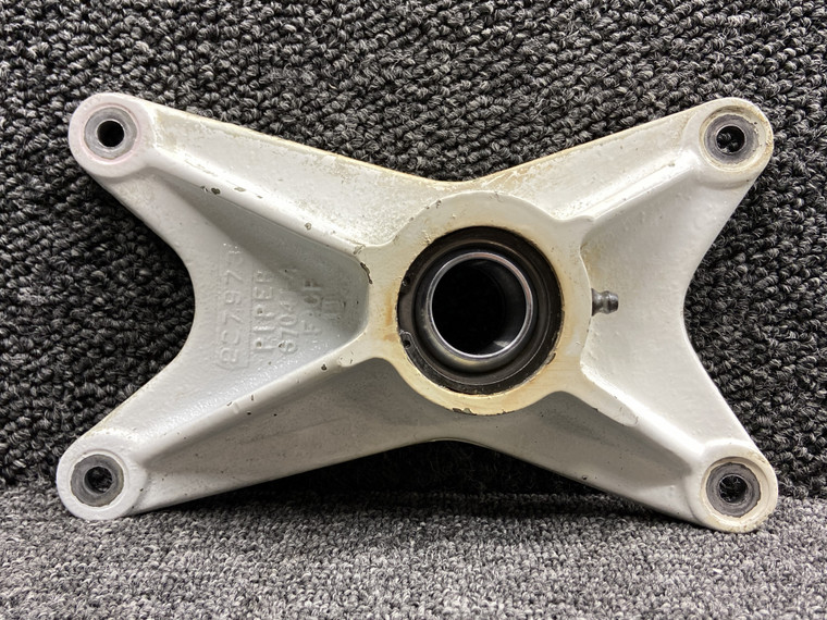 67040-014 (Casting#: 67041-4) Piper PA44-180 Fwd Main Gear Trunnion Fitting LH