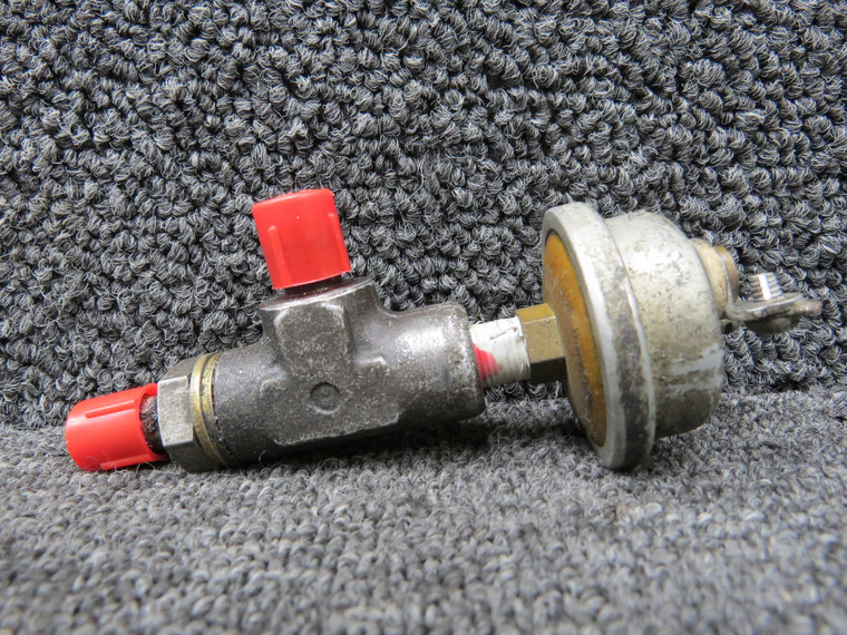M-4009-15 (Alt: 587-956) Hobbs Oil Pressure Switch with Fitting