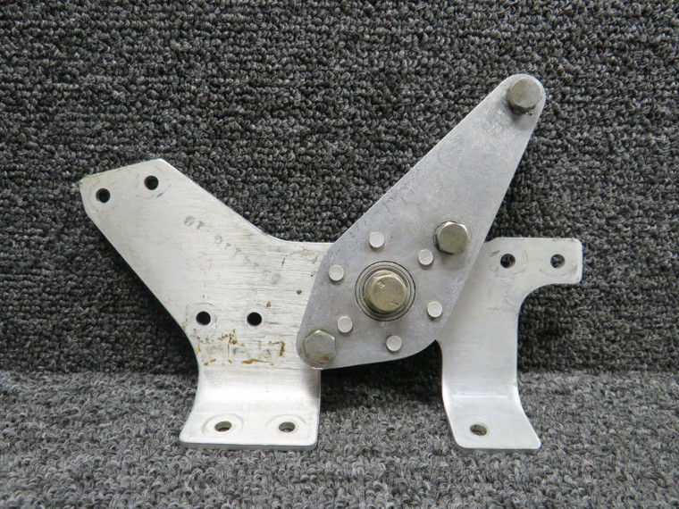 5514118-10, 5514118-14 Citation 560 V Windshield Anti-Ice Bellcrank w Bracket