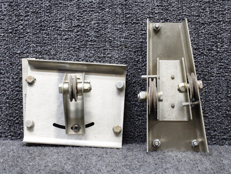 047-4123-01, 047-4140-00 Mooney M20J King Radio Autopilot Servo Bracket Set