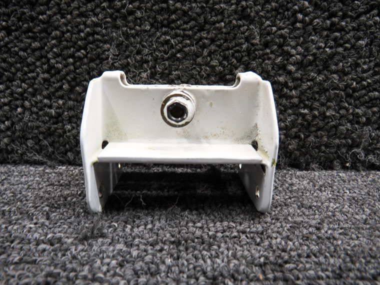 35-135025-32 Beechcraft A36 Aileron Hinge Outboard