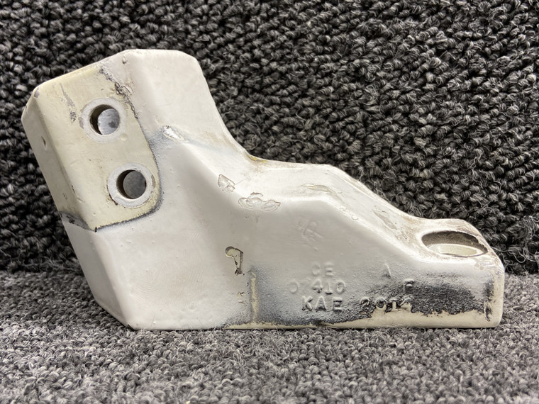 0741053-2 Cessna 182 Main Landing Gear Axle Fitting RH