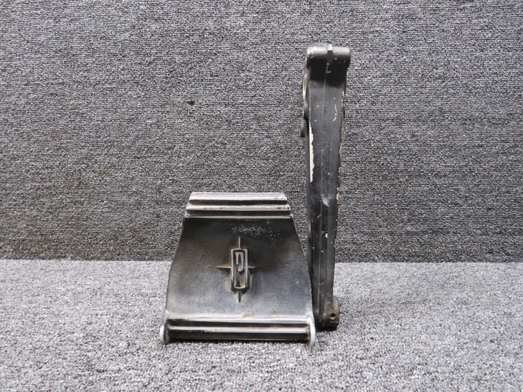 40298-003, 44182-000 Piper PA-31T Inboard Rudder Pedal Arm Assembly w Pedal