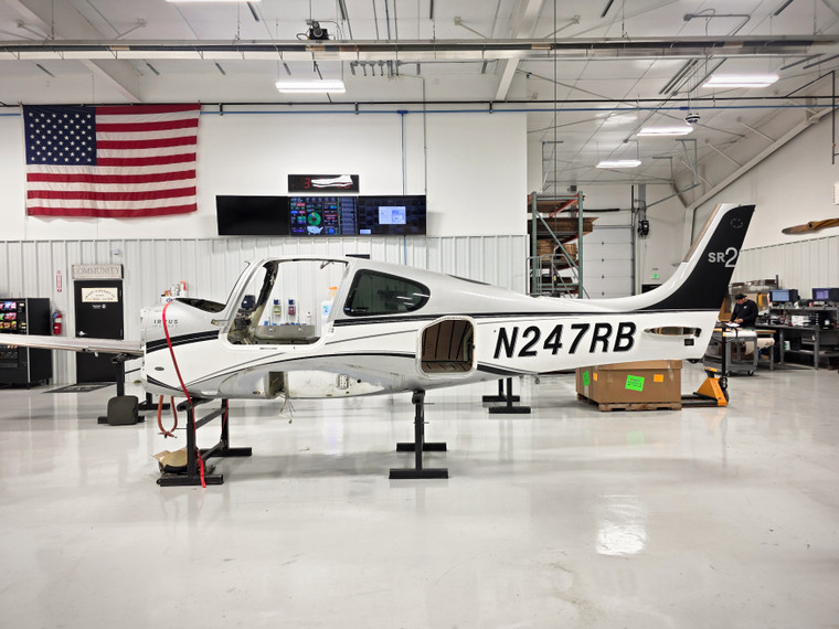 Cirrus SR22 Fuselage with Data Tag &amp; Log Books