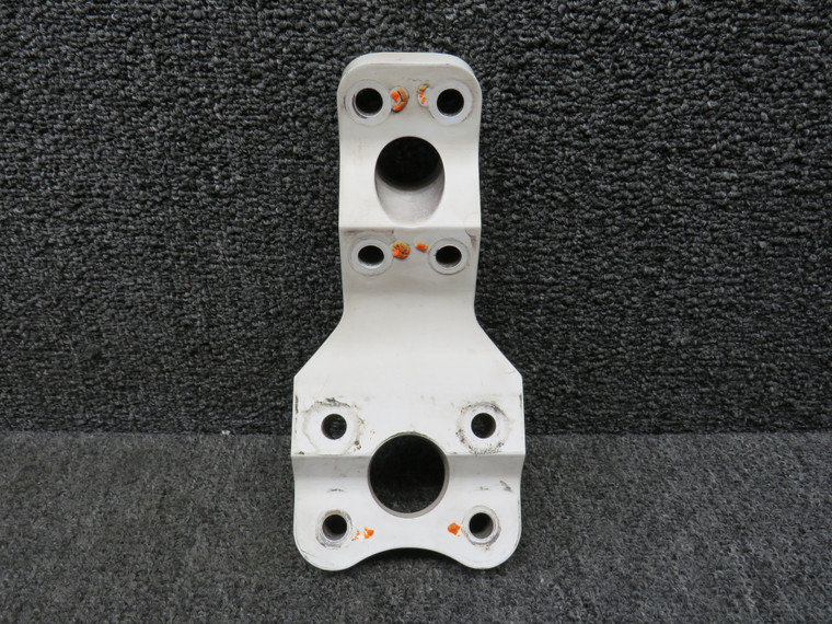 18103-002 Cirrus SR22 Axle Fitting LH or RH