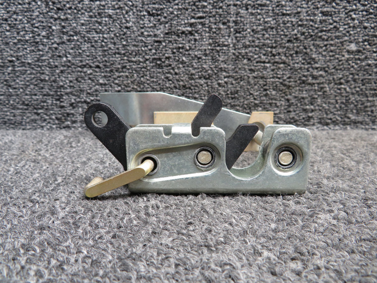 20267-004, 20294-004 Cirrus SR22 Upper RH Cabin Door Rotary Latch with Brackets