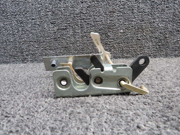 20267-003, 20293-003 Cirrus SR22 Lower Cabin Door Rotary Latch LH w Bracket