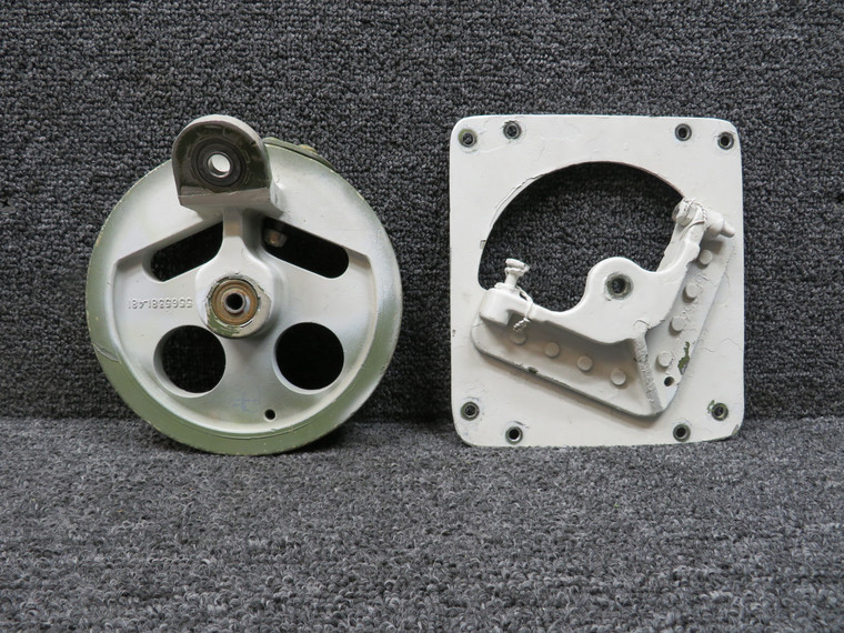 5565381-4 Cessna Citation II 550 Aileron Control Quadrant w Pivot &amp; Stop Assy RH
