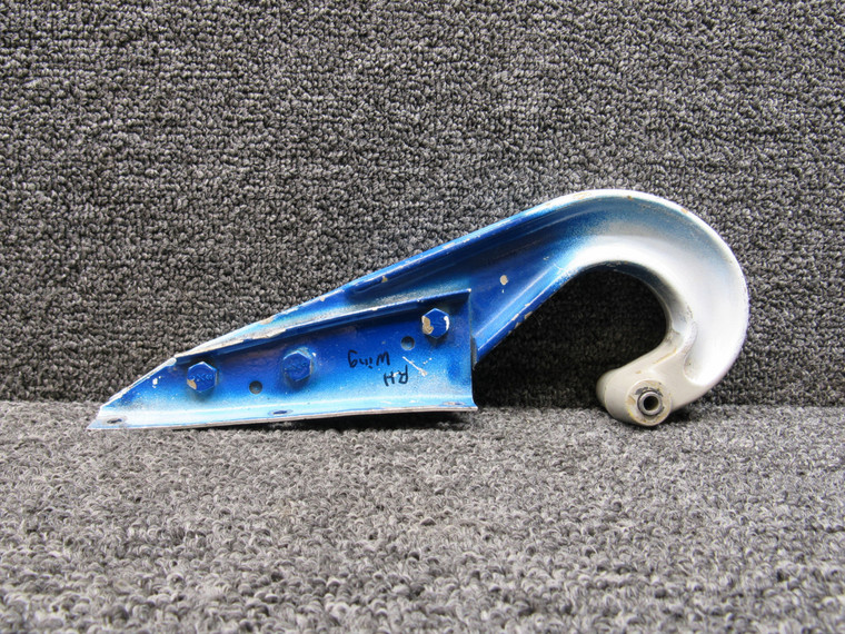 0826005-4 Cessna 402B Main Landing Gear Door Hinge Arm with Bracket