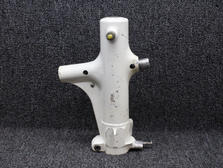 67926-032 (Alt: 67926-042) Piper PA-34-200T Main Gear Trunnion LH