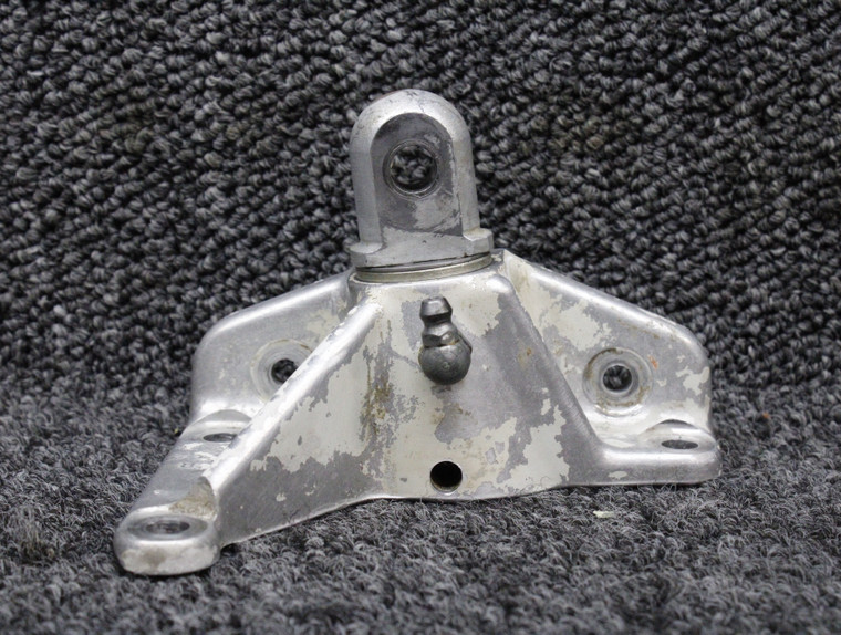 95643-008 Piper PA-34-200T Main Gear Truss Bracket LH (Diameter: .625”)