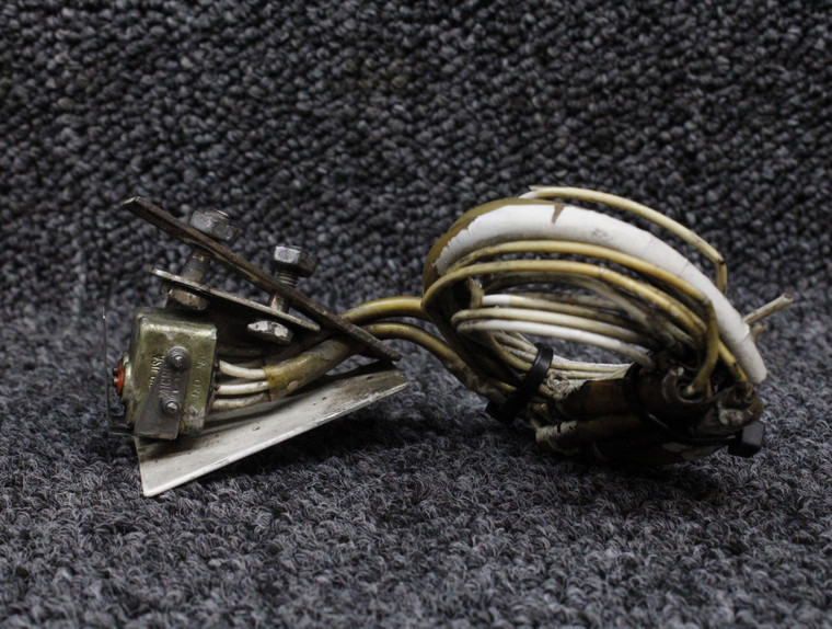 1SE1, JE-73, 37732-000 Piper PA-34-200T Main Gear Squat Switch Assy with Bracket