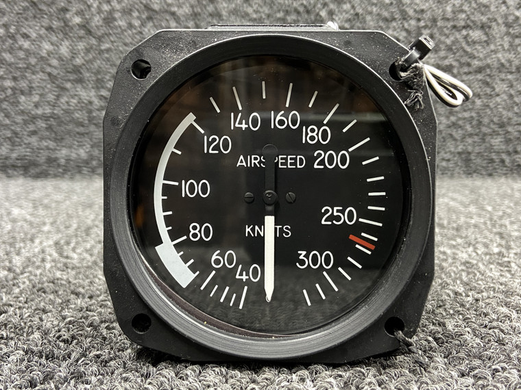 8040 United Instruments Airspeed Indicator (Lighted)