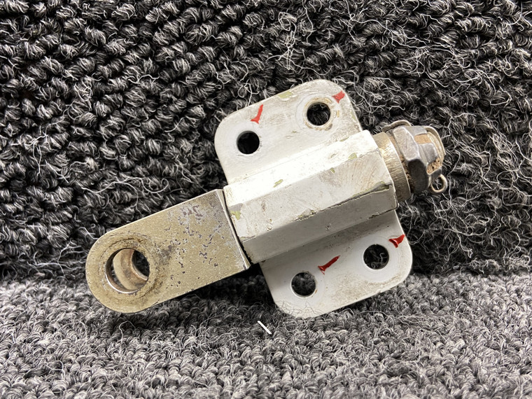 T700A2750027100, T700A2750028100 Socata TBM-700 Flap Actuator Support w Fork