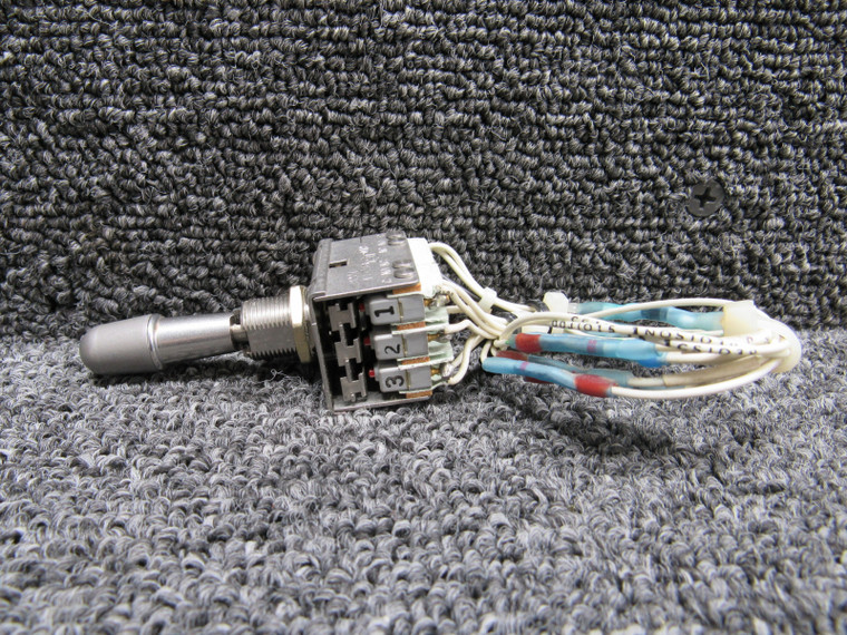 A3-203-01P Cutler-Hammer Locking Toggle Switch