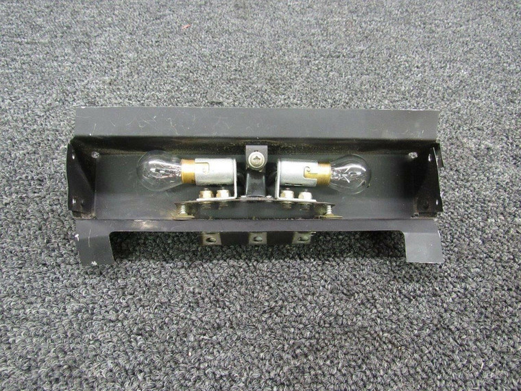 0711777-7 Cessna T210N Housing Instrument Light Overhead (Volts: 28) (S18)