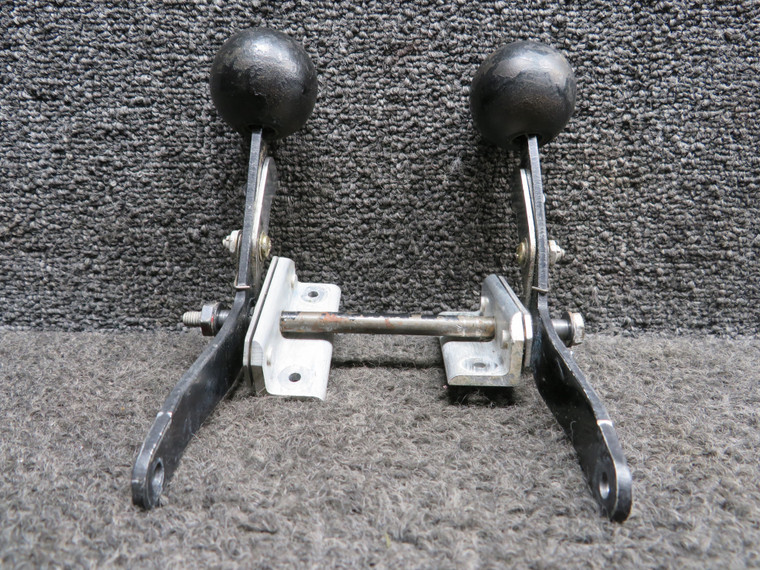 96080-000 Piper PA34-200T Cowl Flap Lever Pivot Assembly