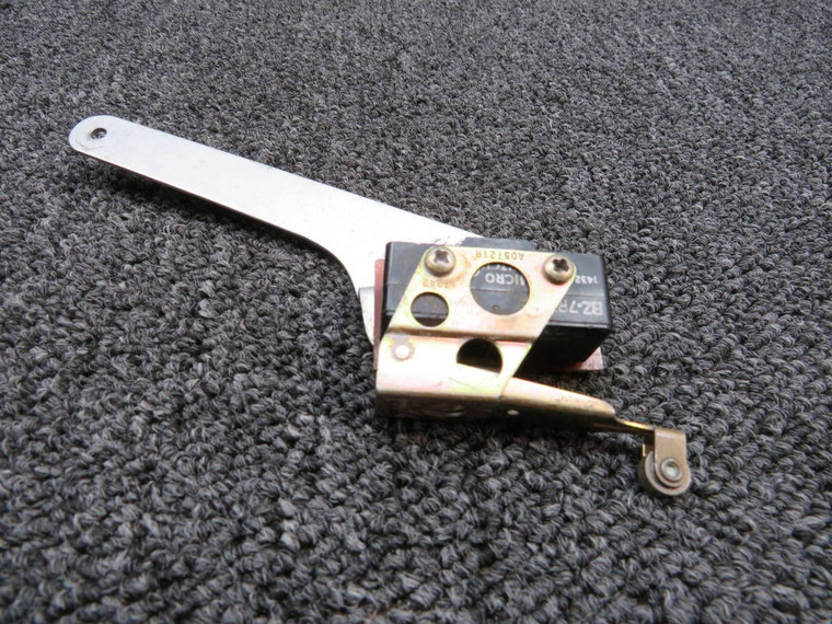0843408-2, BZ3YT Cessna 310R Nose Gear Down Switch with Bracket