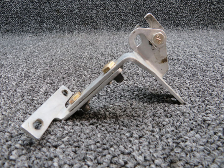 1250025-1 / 2213086-1 Cessna R182 Cowl Flap Bracket RH W/ Retainer