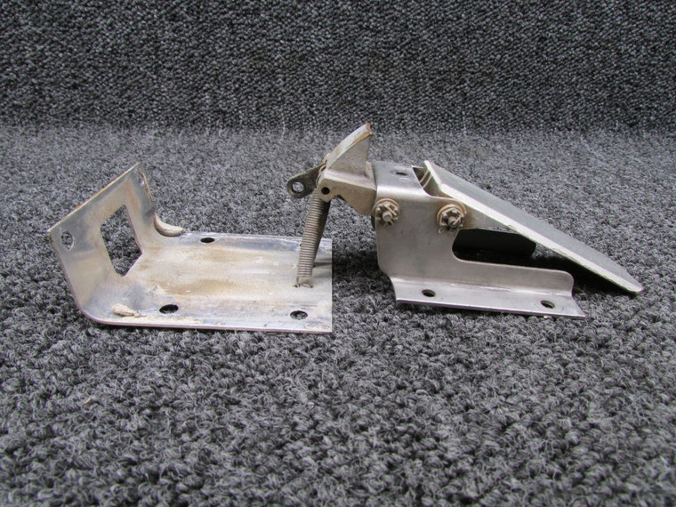 79530-002 Piper PA28-236 Cabin Door Latch Handle