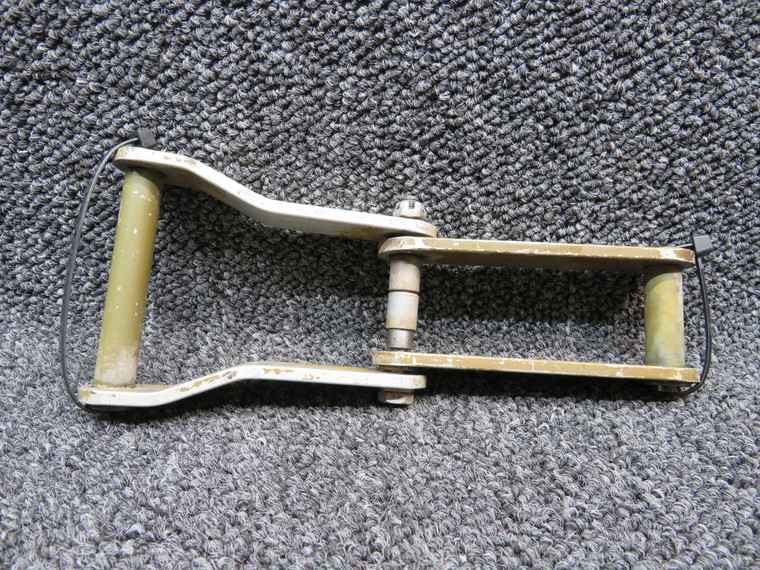 0862101-30 / 0862101-5 Cessna 402C Flap Control Link Inboard LH / RH (WS: 67.95)