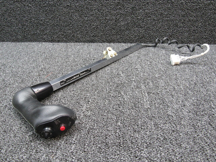 24578-002 / 13975-003 Cirrus SR22T Yoke Grip Assy W/ Yoke Tube RH (Hours: 695.5)