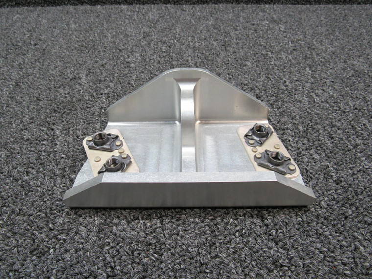 16940-001 Cirrus SR22T Upper Gear Attach Fitting (Hours: 695.5)