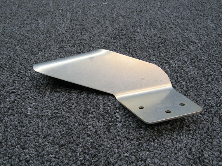 19337-002 Cirrus SR22T Bracket Side Pulley RH (Hours: 695.5)