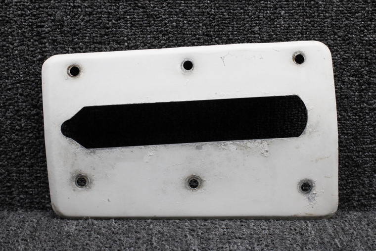 0511071-4 Cessna 172D Landing Gear Fillet Plate RH (White)