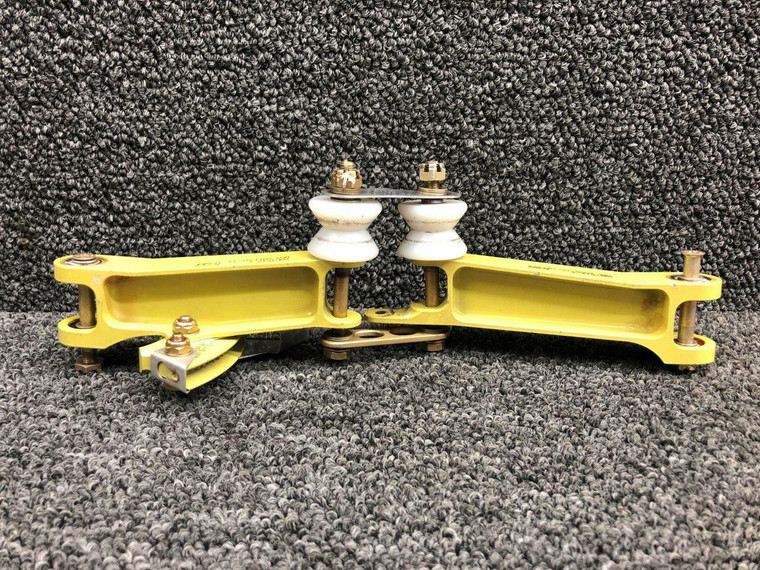 0961512-3, 0961512-1 Cessna 162 Control Yoke Bellcrank Assy Inbd - Outbd