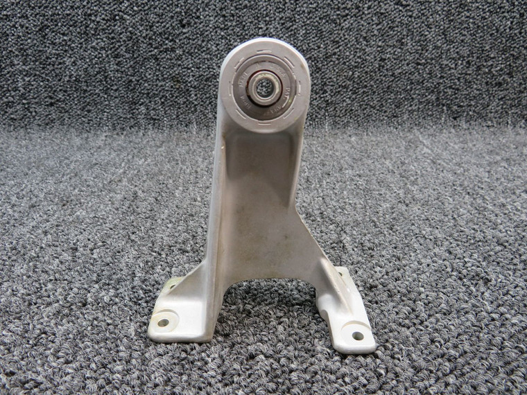 5024002-6 (FSO: 5024002-8) Cessna 401 Aileron Hinge Assembly Inboard RH
