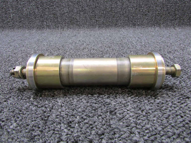Cirrus SR-20 Axle Tube and Spacer Assembly