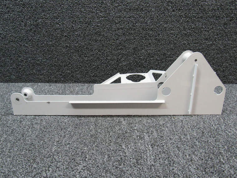 LA57263013-14 Columbia 350 Bracket Center Bellcrank Flap (GIFD)