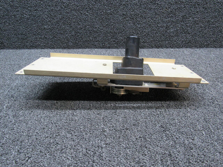 1C373-4-454 Beechcraft C24R Edo-Aire Pitch Servo Assembly W/ Brackets (Volts: 14)