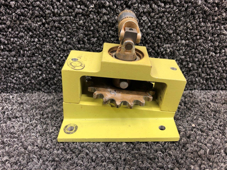 36-524025-13, 36-524100-1 Beech 58 Control Column Support and Sprocket (NOS)