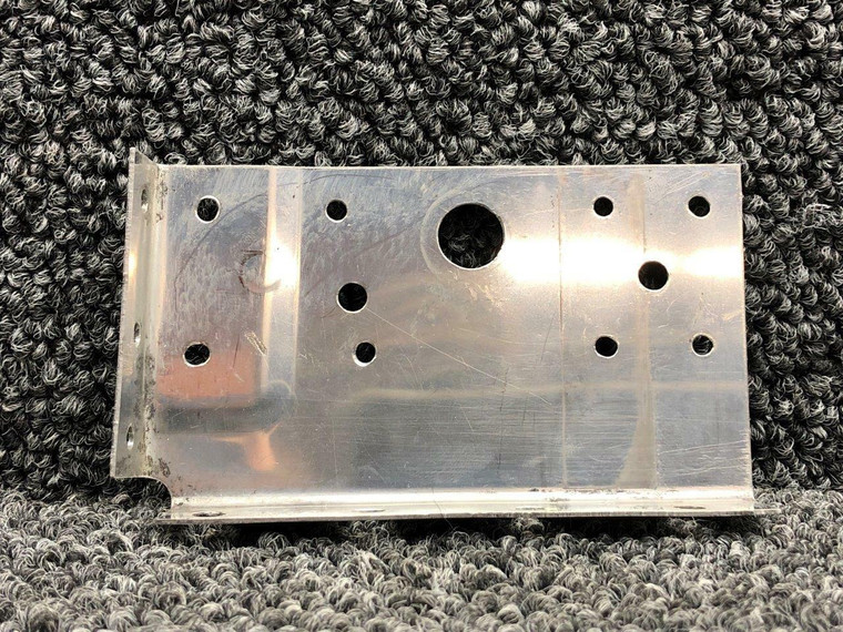 1253061-1 Cessna 207 Attach Plate LH