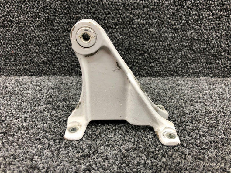 0822605-4 (Casting: 0822605-499) Cessna 320A Inboard Aileron Bracket RH