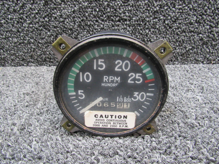 550828 Stewart Warner Mechanical Recording Tachometer Indicator (Hours: 65.91)
