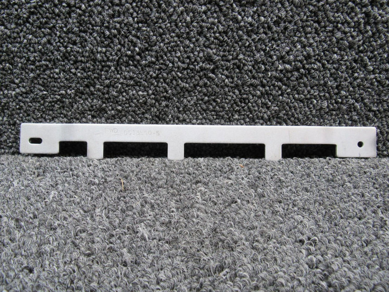0513560-5 Cessna 172 Seat Plate (NEW OLD STOCK) (SA)