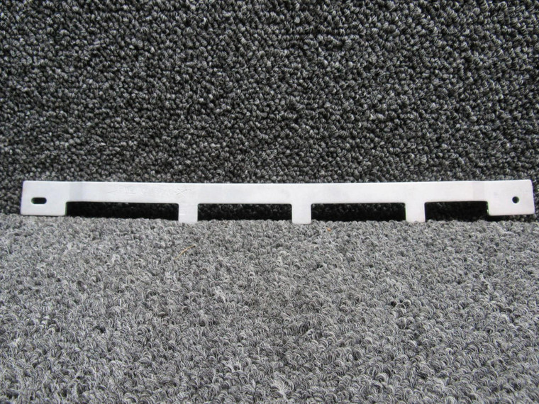 0513560-7 Cessna 172 Seat Plate (NEW OLD STOCK) (SA)
