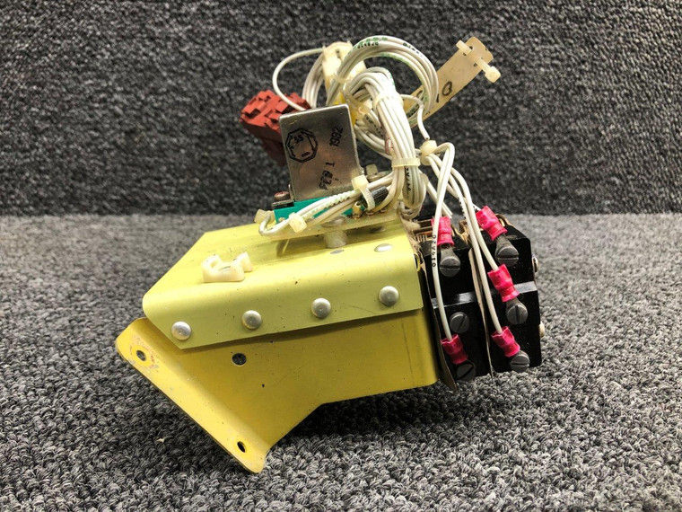 002-364013-29, MS25026-1 Beechcraft V35B Main Gear Limit Switch Assembly