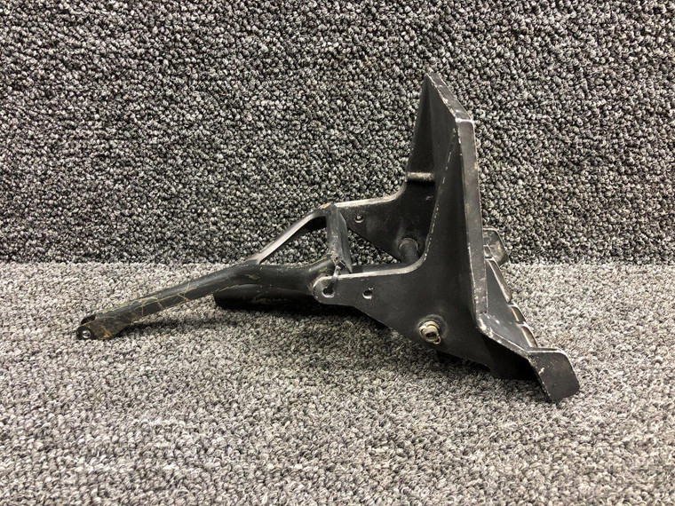 1460320-1, 0441564 Cessna R172K Rudder Pedal Inboard or Outboard w Link and Arm