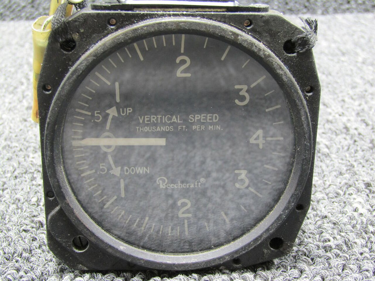 7040-B4L (Alt: 58-380018-1) United Instruments Vertical Speed Indicator